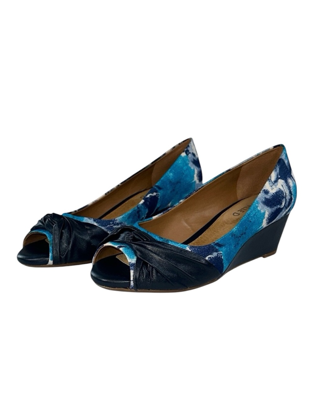 Michelle D Beverly Peep Toe Comfort Wedge Pumps Blue Print Knot Detail Size 7.5
